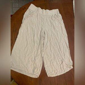Time and Tru Beige Wide Leg Capri Pants